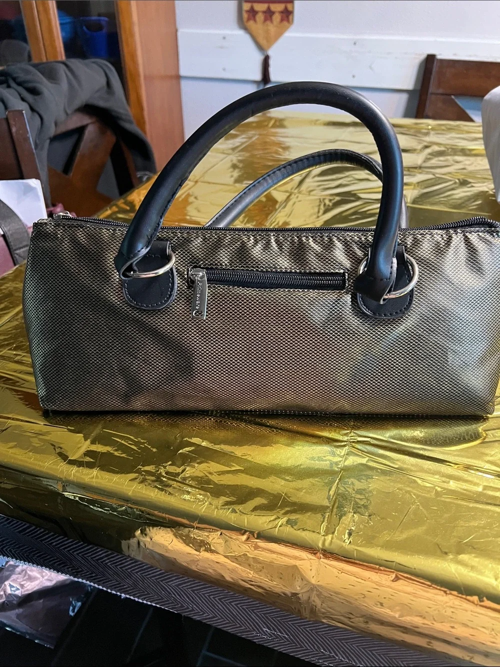 Insulated Metallic Gold Wine Clutch with Black Handles - Picture 4 of 5